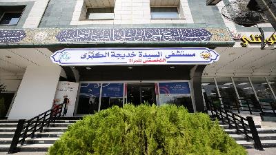 خلال 30 دقيقة وبدون فتح جراحي.. مستشفى خديجة الكبرى يستأصل ورماً معقداً بتقنية الناظور